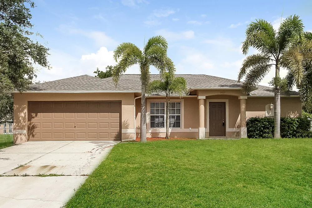 3 bed, 2.0 bath, 1287 sqft, $2,200 — Photo 1