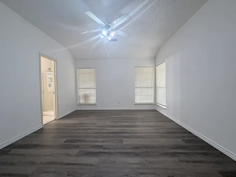 2207 Hickory Wood Trl — Photo 34