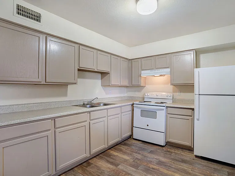 Windrose Villas Apartments — Photo 4