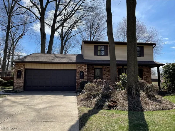 331 Deepwood Ln, Amherst, OH 44001