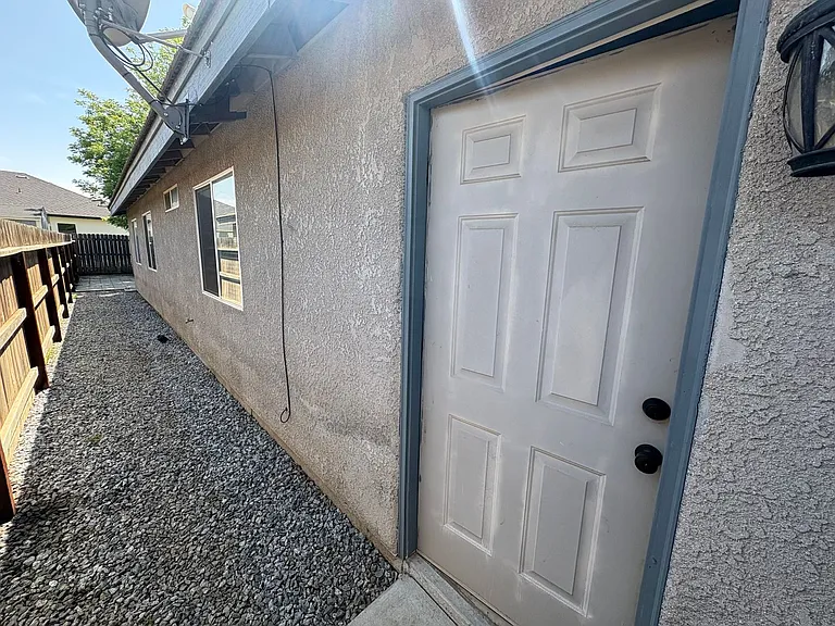 1040 N Sumter Ct — Photo 5