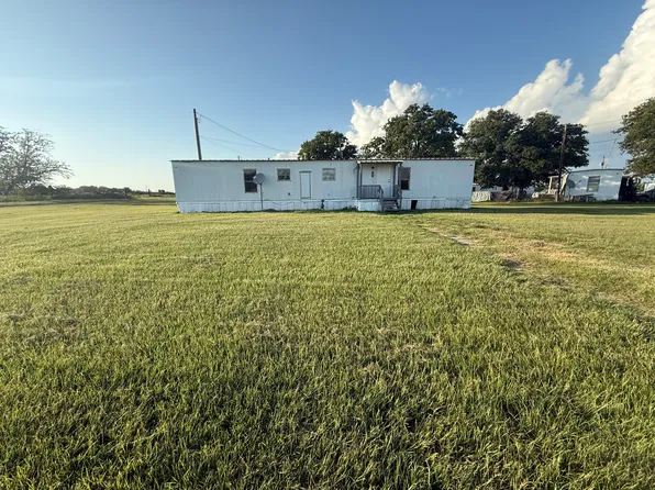 189 Stone Ridge Dr, Gainesville, TX 76240