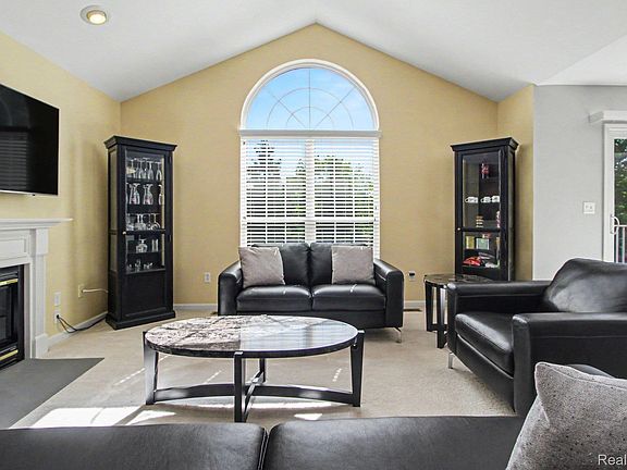 3rd image of 24211 Chesapeake Cir