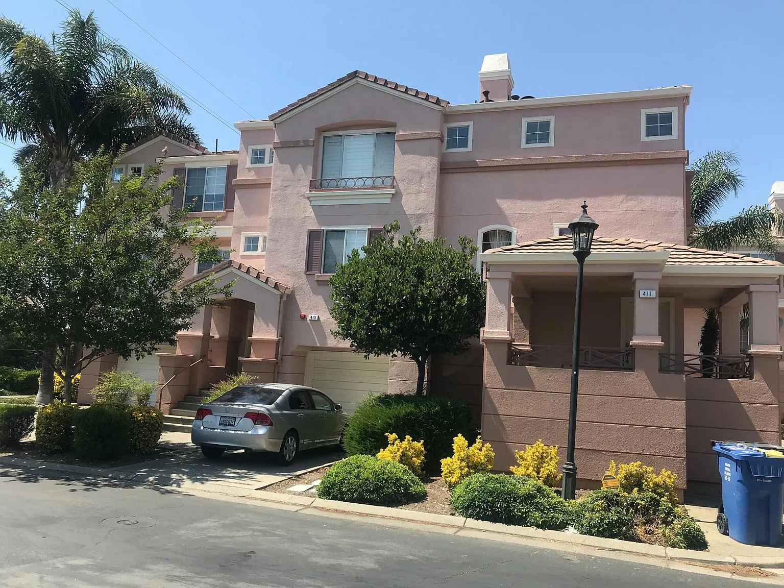 3 bed, 2.5 bath, 1375 sqft, $4,080 — Photo 1