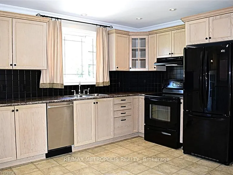 5 McCammon St #UPPER — Photo 11