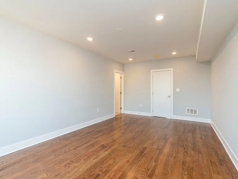 814 N Uber St — Photo 16