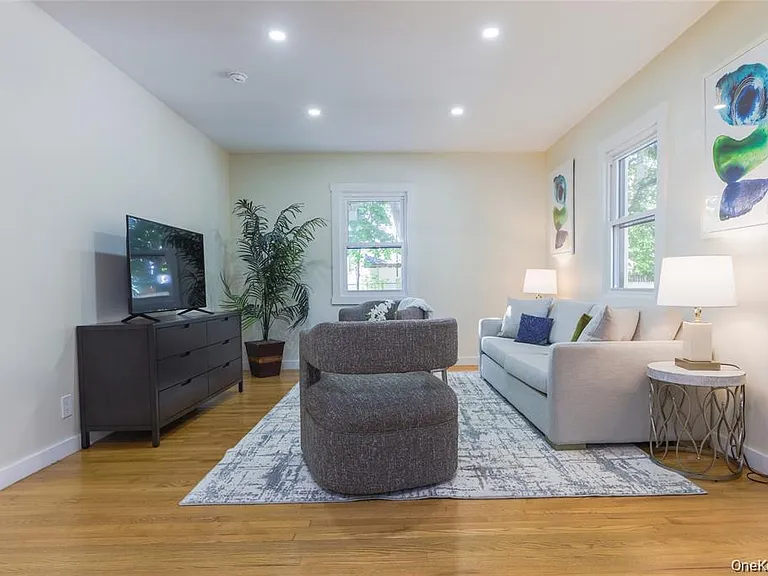 25 Van Duzen Pl #1 — Photo 8