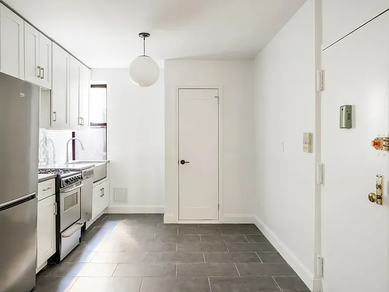 108 8th Ave #PH — Photo 2