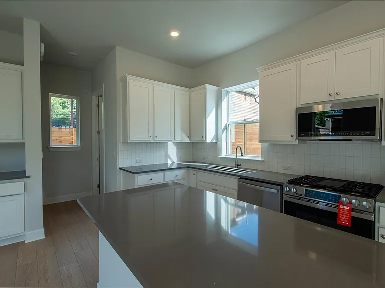 2705 Wilson St — Photo 15