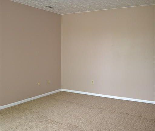 3rd image of 2820 Foxwood Ct