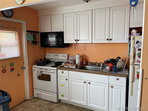 2nd image of 102 Hickory St