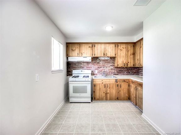KITCHEN / DINING AREA