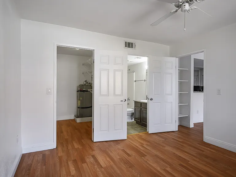 5170 S Jones Blvd #206-1 — Photo 11