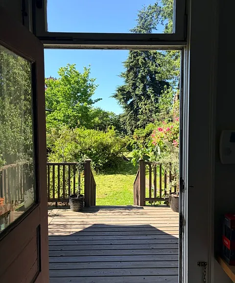 236 NE Thompson St — Photo 10