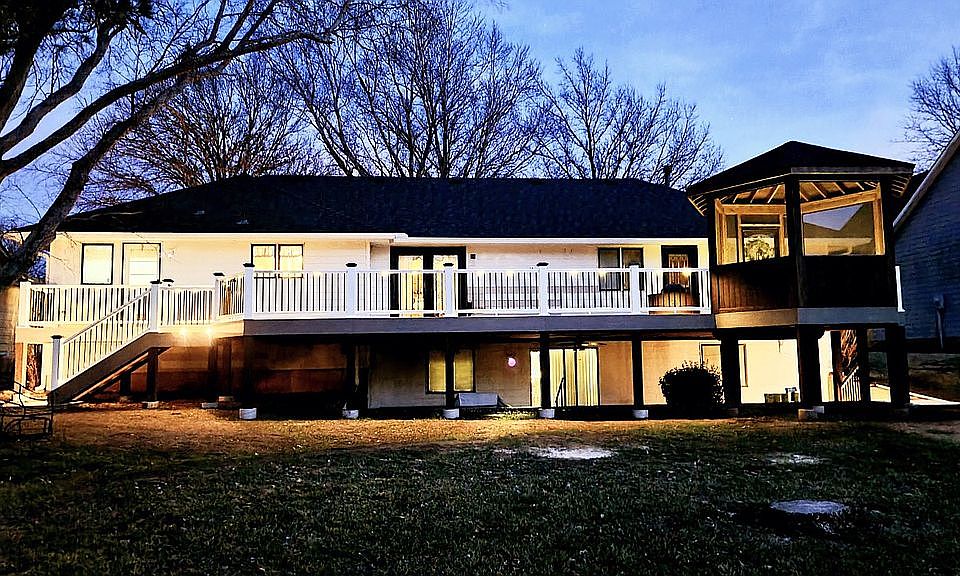 2nd image of 913 S Honeybrook Ln