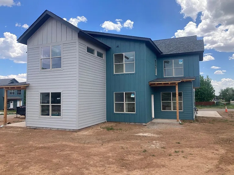 17 Grove Ln — Photo 1