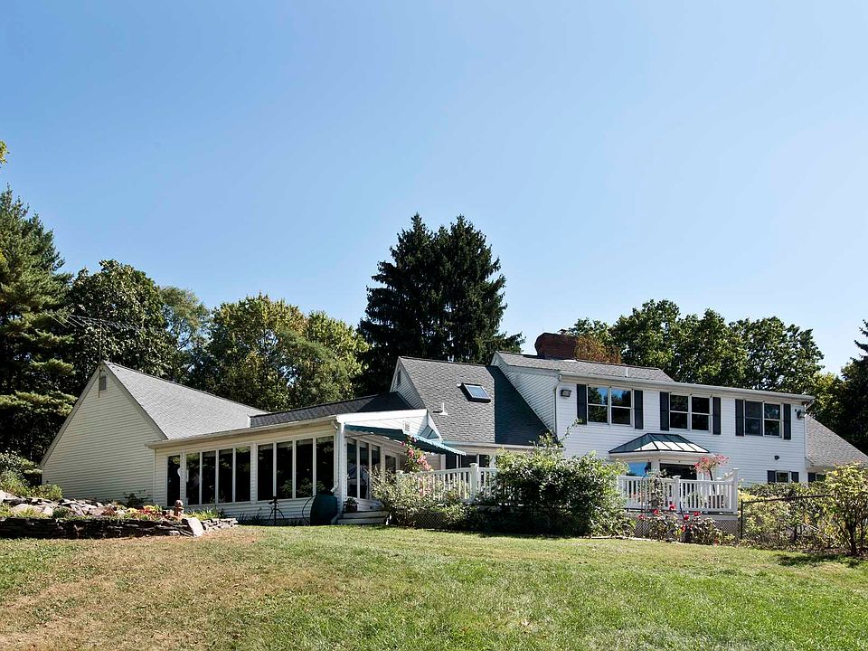 1st image of 24 Vanderbilt Ln