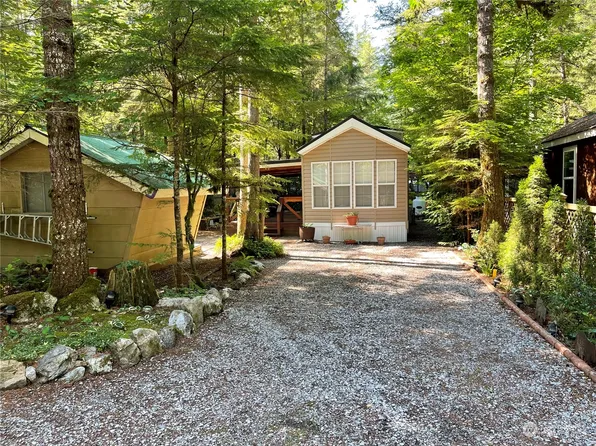 169 Christmas Tree Circle, Deming, WA 98244