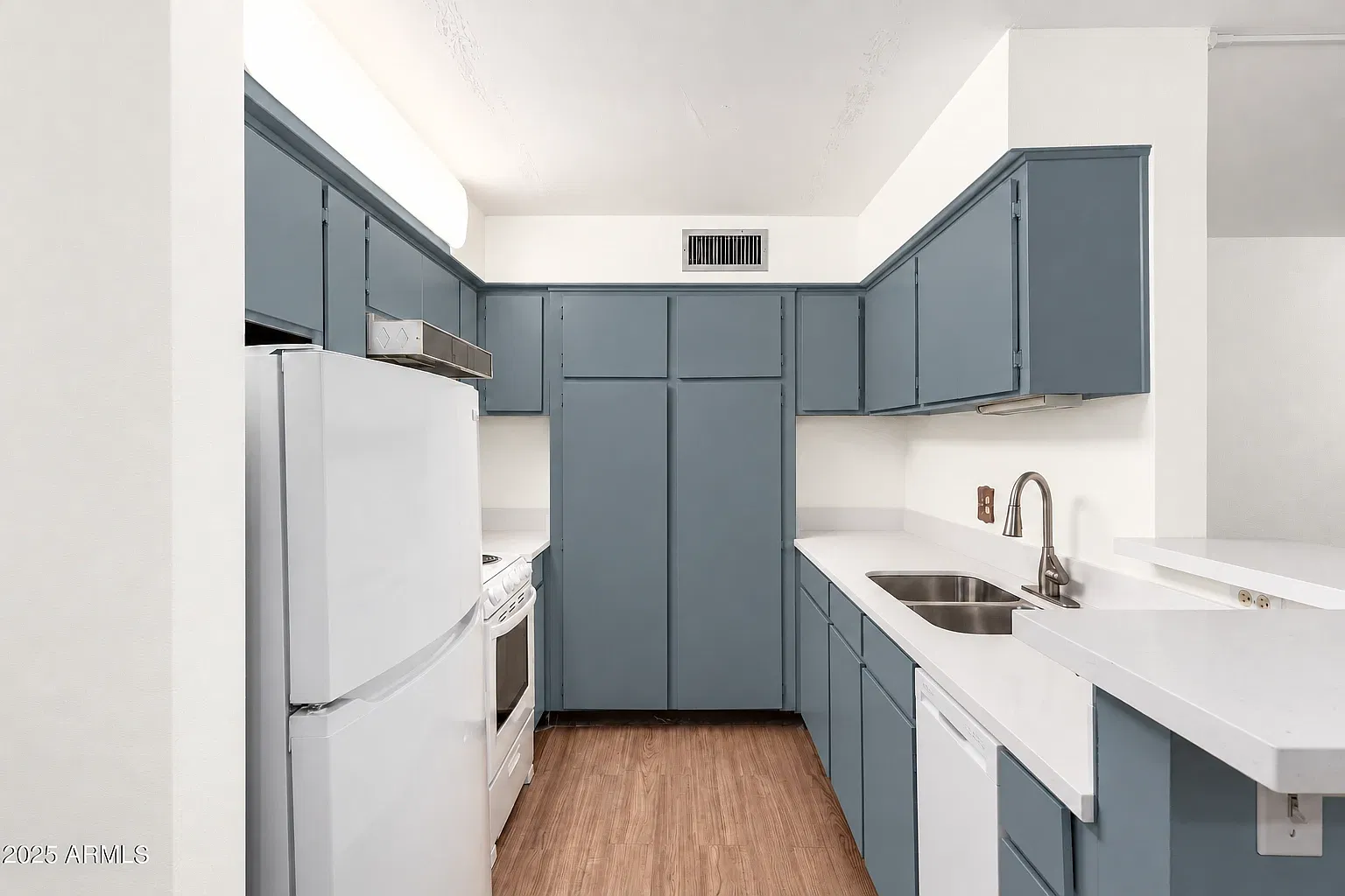 1 bed, 733 sqft, $1,200 — Photo 2