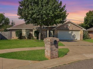 4425 Apple Blossom Cir, Moore, OK 73160