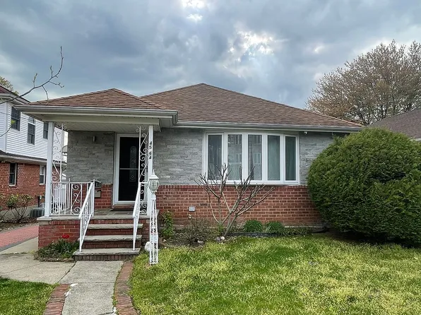 4564 Zion St, Little Neck, NY 11362