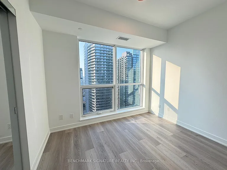 327 King St W #3203 — Photo 7