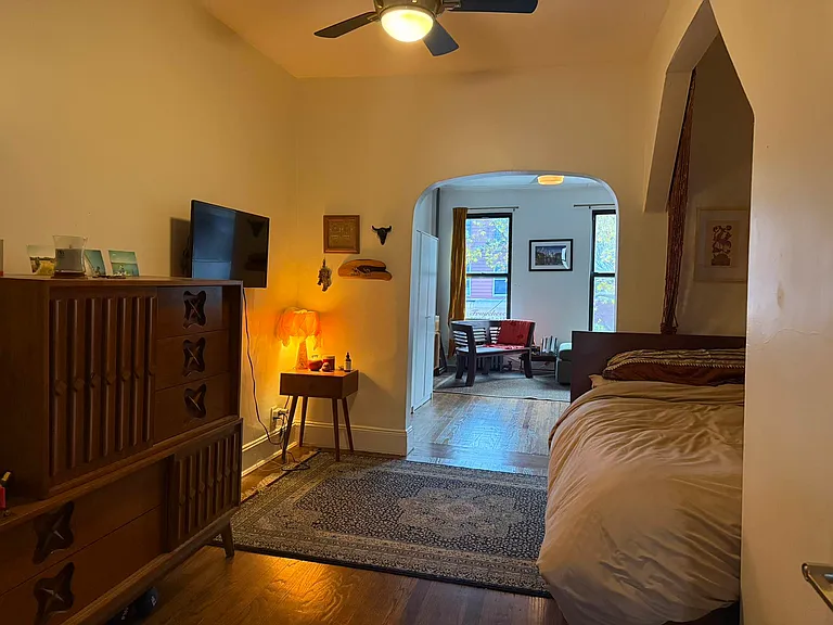 1071 Manhattan Ave #2R — Photo 4