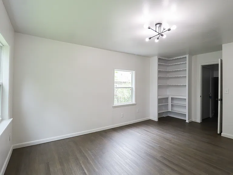 1008 E King Pl — Photo 12
