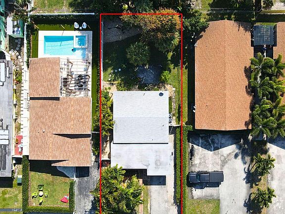 2nd image of 246 NE 10th Street