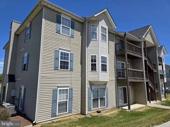 136 Brookland Ct APT 8, Winchester, VA 22602