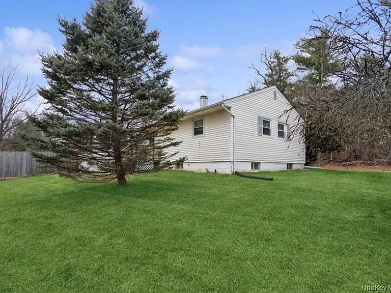 98 Widmer Rd — Photo 2