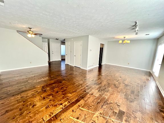 4th image of 3660 Walden Dr