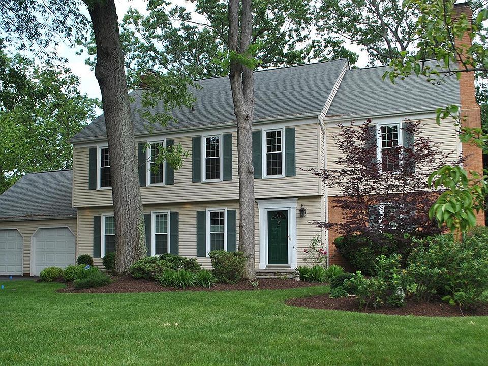 1st image of 486 Old Orchard Cir