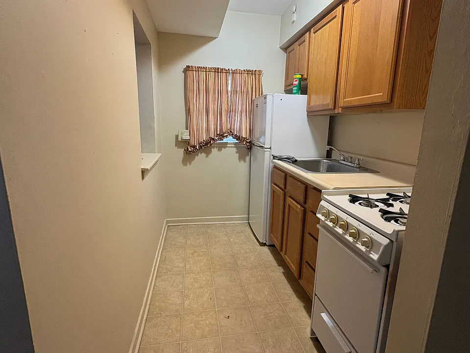 908 Elizabeth St #3