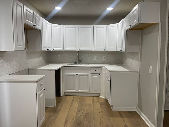 4th image of 3812 Parklane Dr #3812