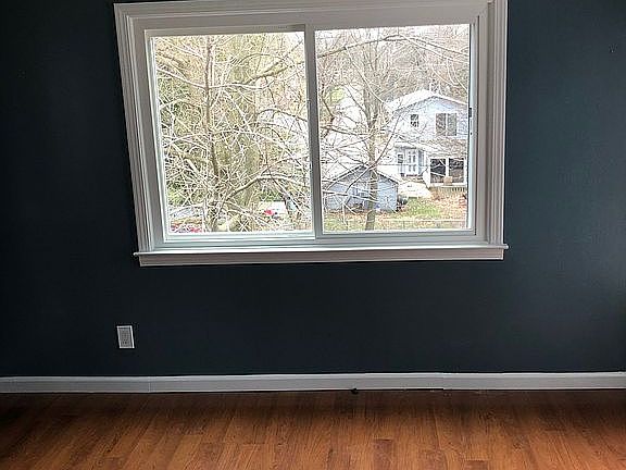 4th image of 1919 Hawthorne Ave