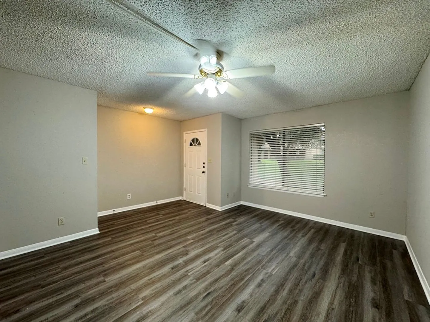 Great Condo for lease in North Austin! — Photo 3