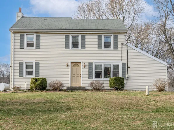 35 Potts Rd, Robbinsville, NJ 08691