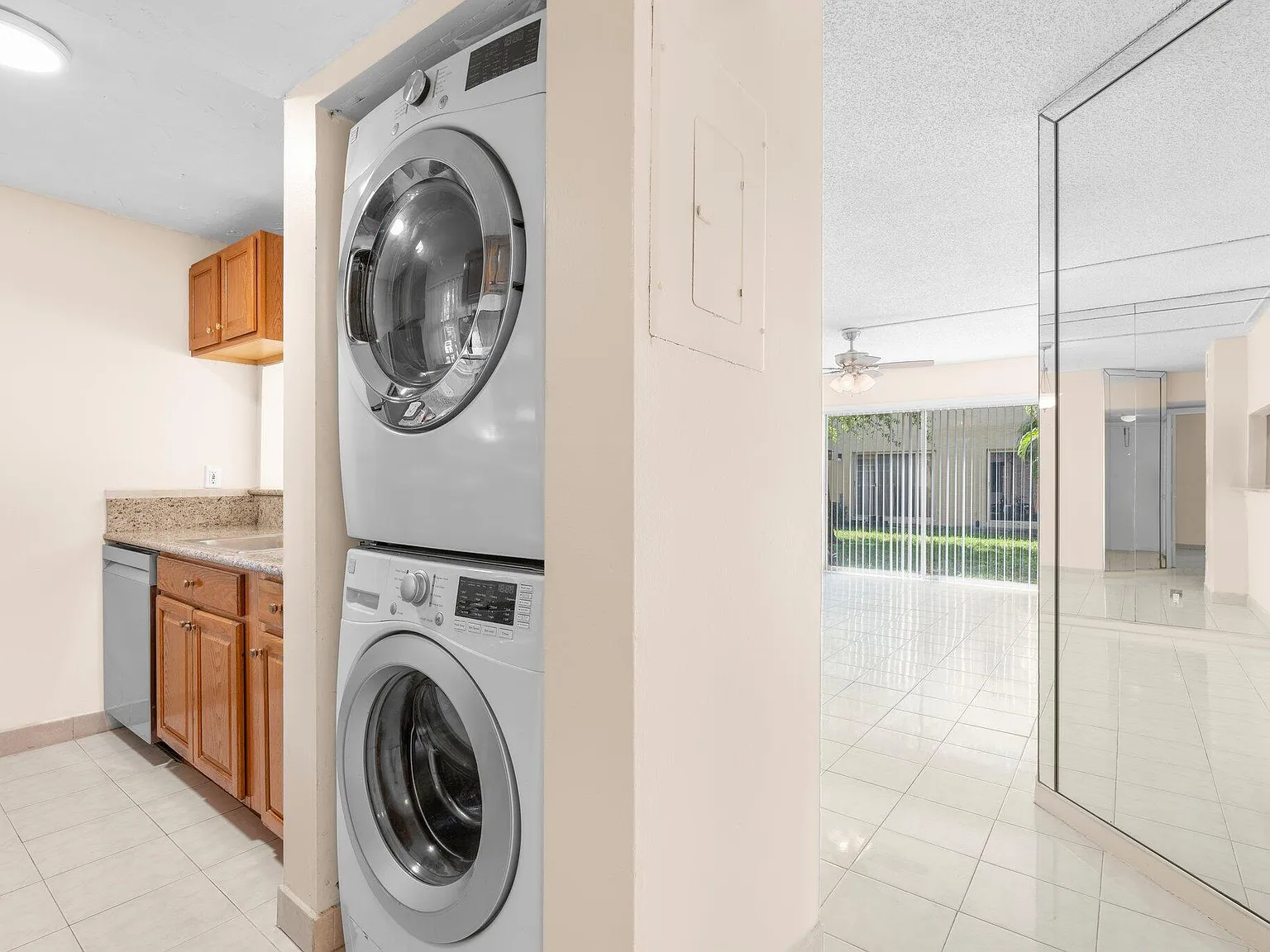 2 bed, 2.0 bath, 767 sqft, $1,900 — Photo 2