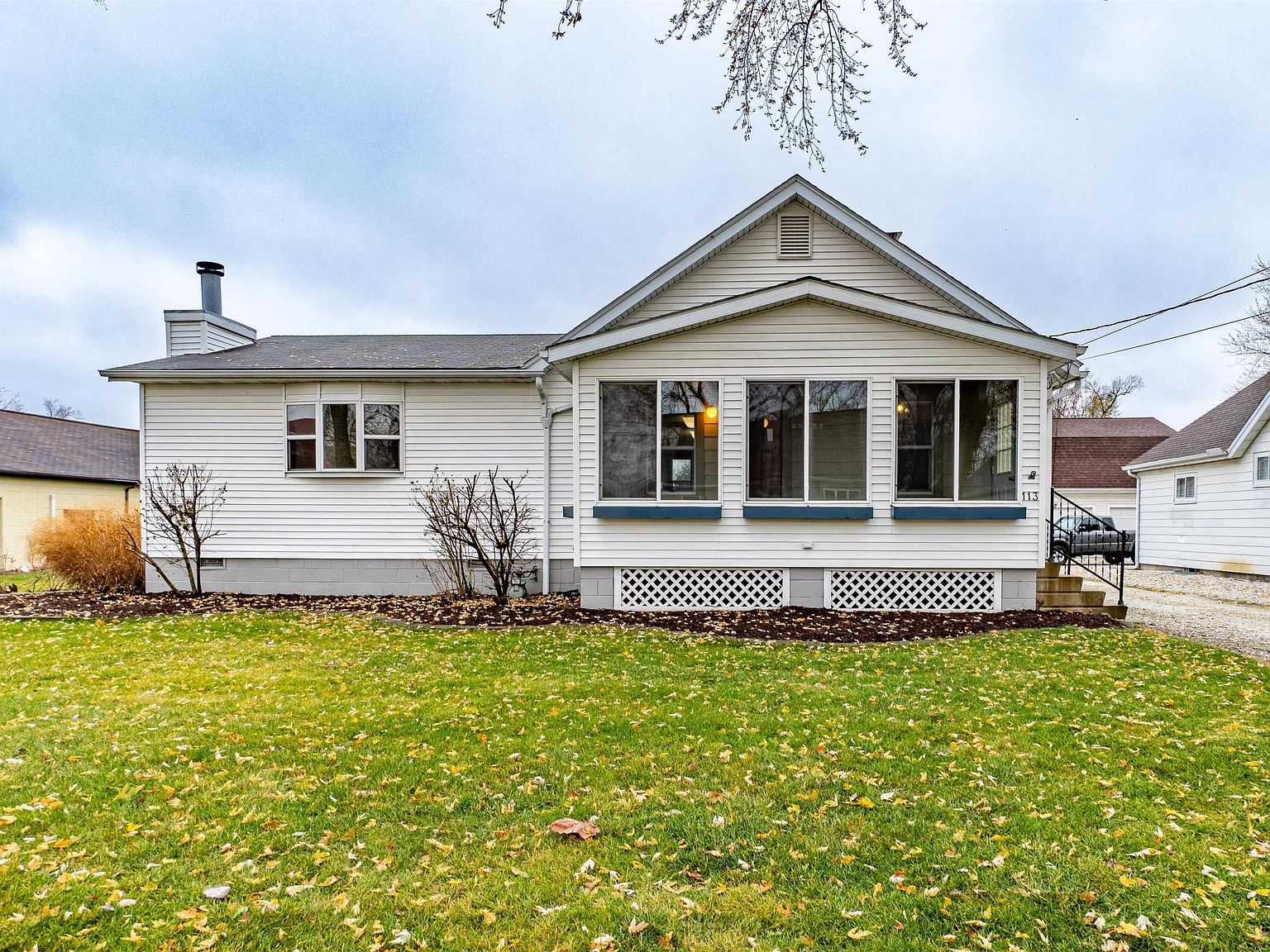 113 Center St, Creve Coeur, IL 61610 Zillow