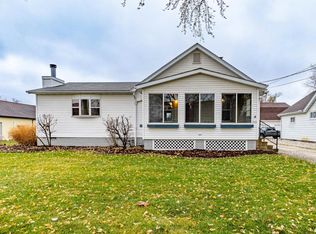 113 Center St, Creve Coeur, IL 61610