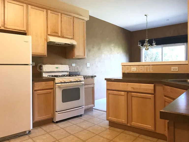 922 Kings Canyon Dr — Photo 7