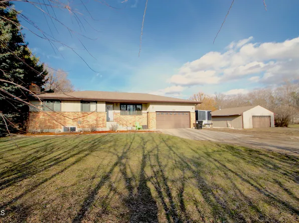 735 W Bristol Dr, Bismarck, ND 58501