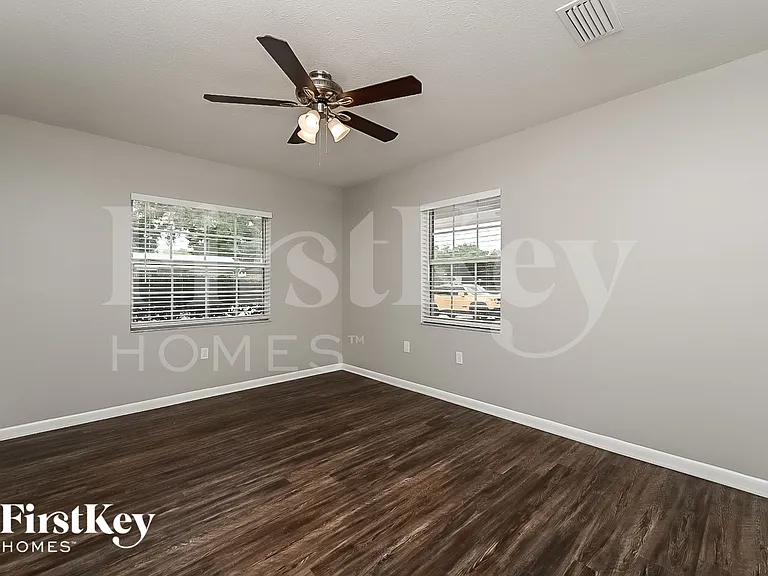 718 Kingswood Loop — Photo 12