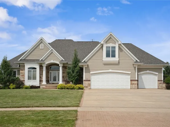 1700 Birch St, Robins, IA 52328