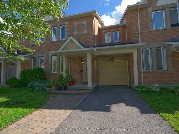 124 Shady Grove St, Ottawa, ON K2G 6Z5
