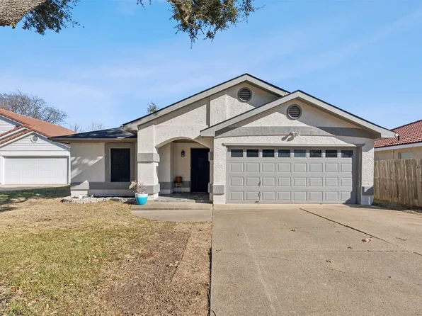 2313 Harvest Glen Ct, Fort Worth, TX 76108