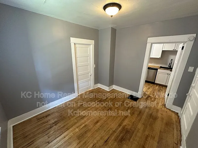 5233 E 6th St #1 — Photo 25