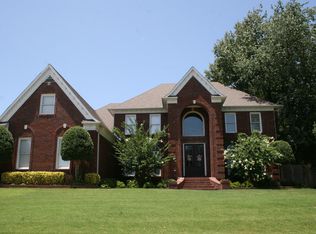 805 Green Oaks Ln, Collierville, TN 38017