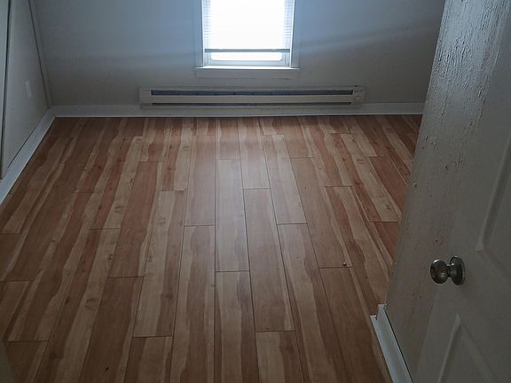 3rd image of 937 Howard St